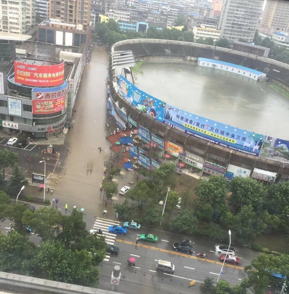 hubei-stadium-transforms-into-swimming-pool-following-torrential-rains-3